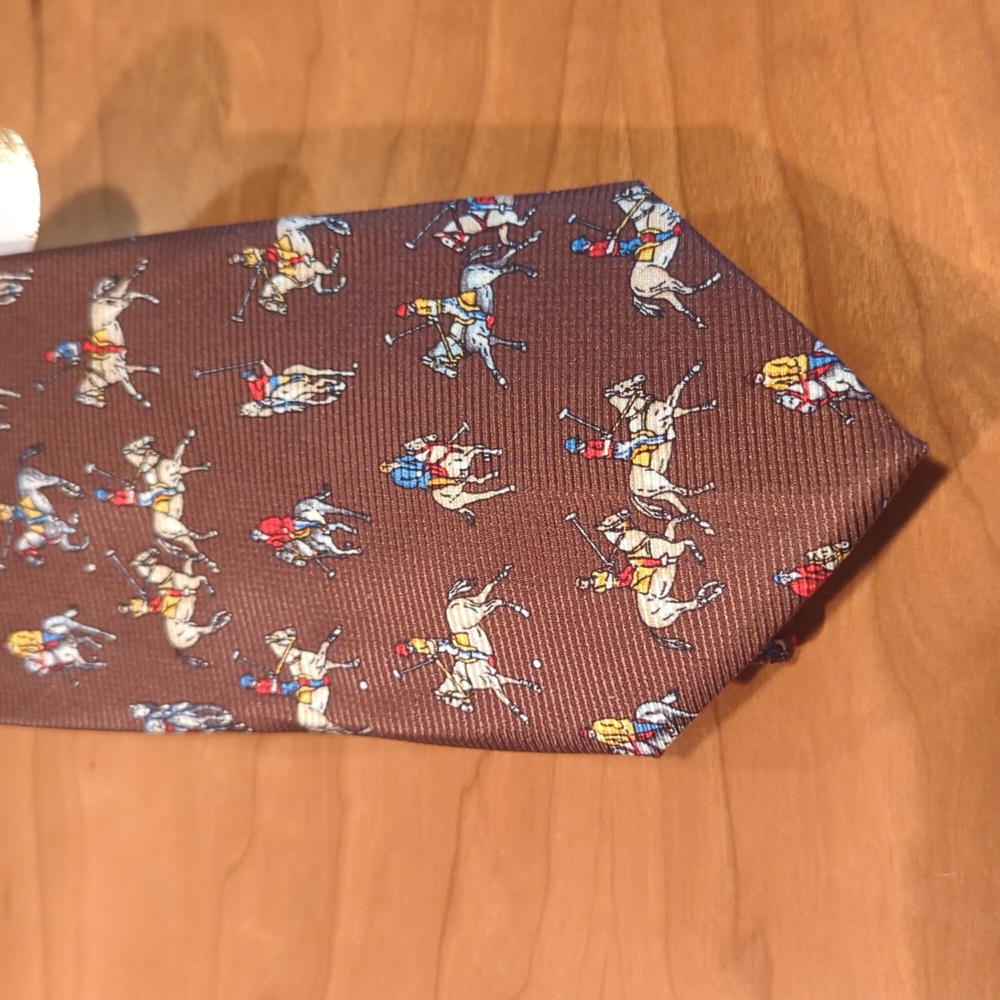 Borsalino brown Jockey on horse tie.
